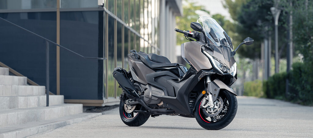 AK PREMIUM: un maxi scooter bicylindre performant